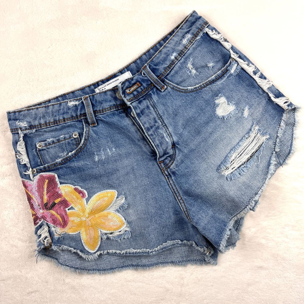 Zara Jean Shorts Women's Size 00 Sequin Floral Appliqué Medium Wash Button Fly - Picture 1 of 7